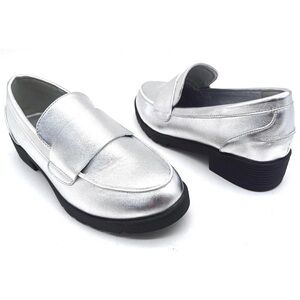 The Kenneth Cole Reaction Fern Metallic Silver Loafer Size 7.5